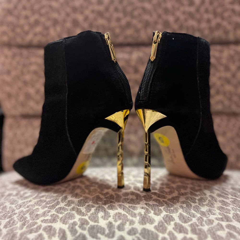 Shoes - Picture 4 of 5